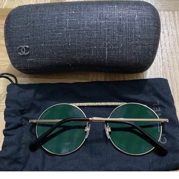 Chanel round mirror sunglasses - Picture 2 of 6